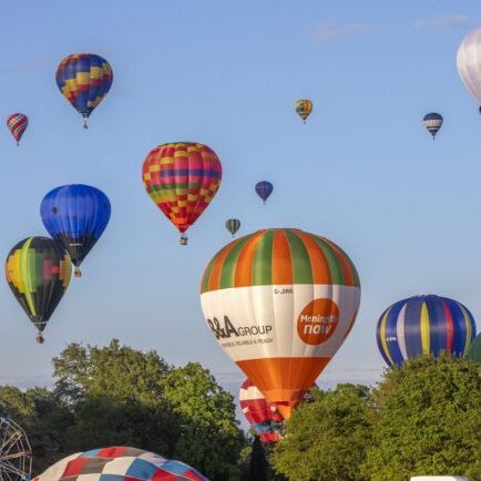 Hot-air-balloons-at-Midlands-Air-Festival-opening-night-June-2021-Credit-Paul-Box-scaled-2-661x434